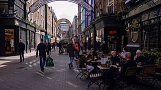 A kép illusztráció (Carnaby Street, London)