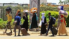 Flucht aus der umkämpften sudanesischen Hauptstadt Khartum
