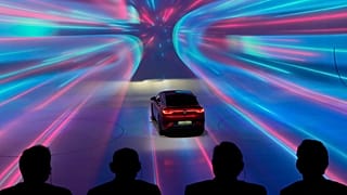 عرض لأحدث سيارات فولكسفاغن في معرض شنغهاي للسيارات، الاثنين 17 أبريل 2023