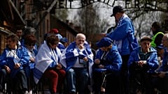Supervivientes del Holocausto, durante la Marcha de los Vivos en Auschwitz-Bikernau