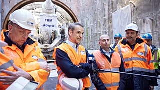 Ο Κυριάκος Μητσοτάκης στο εργοτάξιο για τη Γραμμή 4 του Μετρό