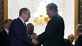 الرئيس الفينزويلي نيكولاس مادورو يستقبل وزير الخارجية الروسي سيرغي لافروف 18 أبريل/ نيسان 2023