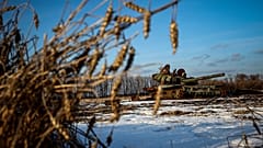 Ein russischer Panzer in einem ukrainischen Getreidefeld (Archiv)