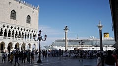 Venedig hat riesigen Kreuzfahrtschiffen verboten, die Lagunenstadt anzulaufen.