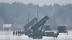 Polnische Soldaten am Patriot-Luftabwehrsystem auf dem Warschauer Flughafen Bemowo (Archivfoto)