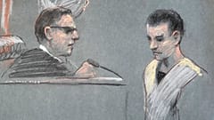 المتهم بتسريب الوثائق السرية، جاك تيشيرا، أثناء مثوله أمام محكمة فدرالية يوم 14 نيسان / ابريل