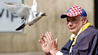 Horvát férfi egy galambbal (képünk csak illusztráció)