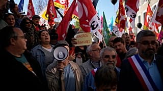 Kitartanak a tiltakozók Franciaországban, újabb akciókra készülnek