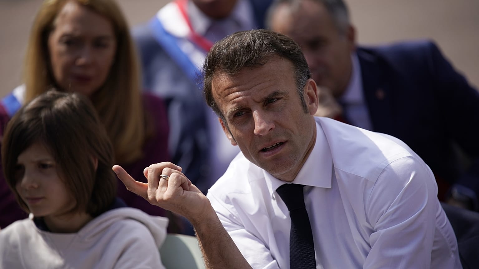 A francia elnök a dél-franciaországi Ganges középiskolájában