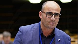 Ο δήμαρχος Δερύνειας Αντρος Καραγιάννης