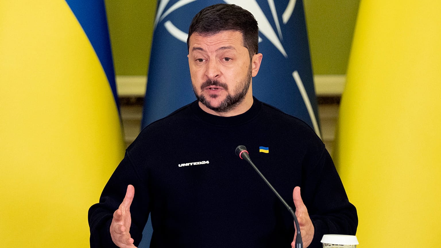 Зеленский просит у НАТО самолёты, танки и оружие дальнего радиуса действия