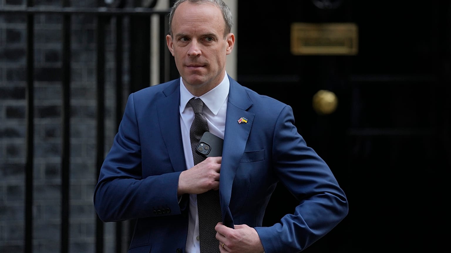 Dominic Raab távozik a Downing Street 10-ből