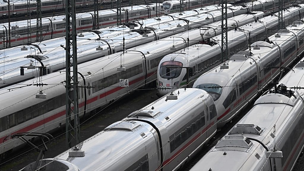 German train network brought to a halt by second national rail strike ...