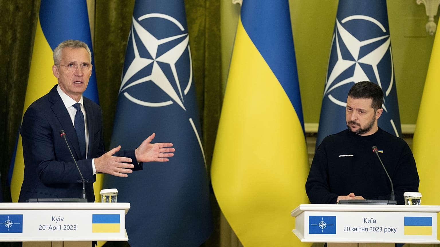 Jens Stoltenberg Kijevben Volodimir Zelenszkij ukrán elnökkel