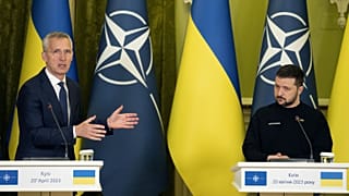 Jens Stoltenberg Kijevben Volodimir Zelenszkij ukrán elnökkel