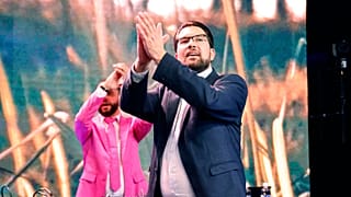 عکس آرشیوی از جیمی آکسون، رهبر حزب راست افراطی «دموکرات‌های سوئد» در یک کارزار انتخاباتی