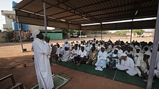 أداء صلاة عيد الفطر في الخرطوم، السودان، الجمعة 21 أبريل 2023.