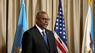 El Secretario de Defensa de EE.UU., Lloyd Austin, tras la reunión del "Grupo de Contacto de Defensa de Ucrania" en la Base Aérea de Ramstein.