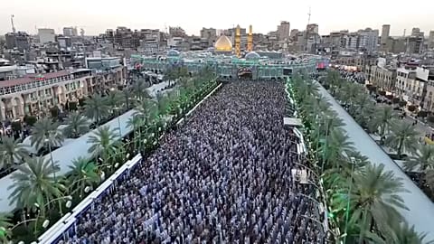  المسلمون الشيعة يؤدون صلاة العيد في كربلاء