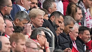 Bayern München CEO Oliver Kahn und Sportdirektor Hasan Salihamidzic im Stadion in Mainz
