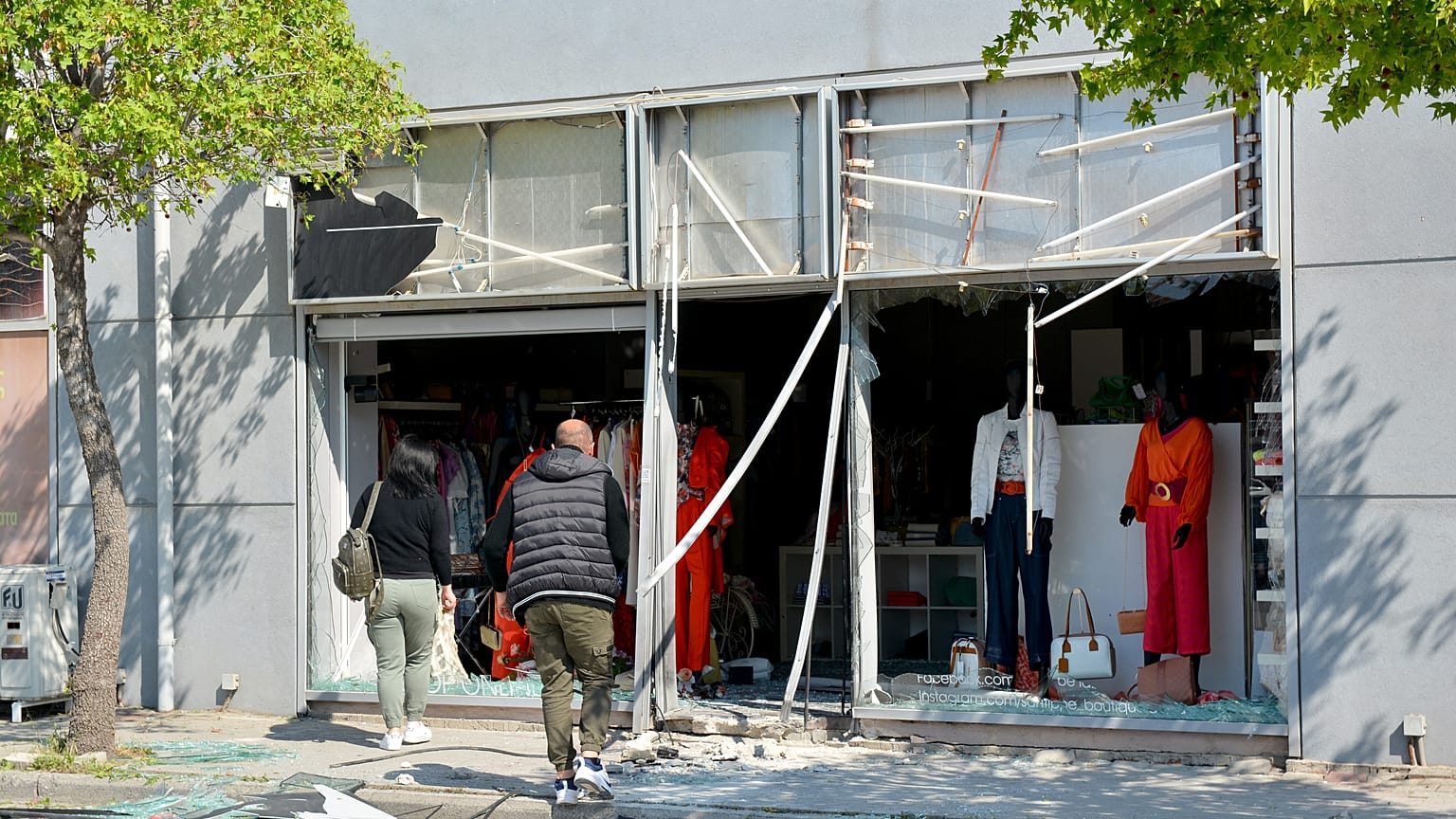 Έκρηξη σε εμπορικό κατάστημα στη Λάρισα