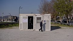 Ein Container als Wahllokal im Norden des Kosovos