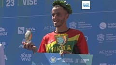 Lachgar Chakib, de Marruecos, y Francis Cheruiyot, de Kenia, protagonizaron una gran lucha por la victoria. 