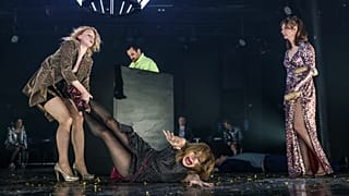 Rujder Vivien, Ónodi Eszter és Rezes Judit az előadás egyik jelenetében