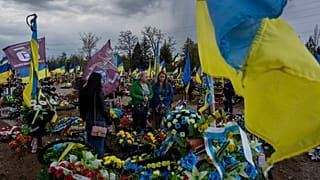 A temetőkben emlékeznek a halottaikra az ukránok 