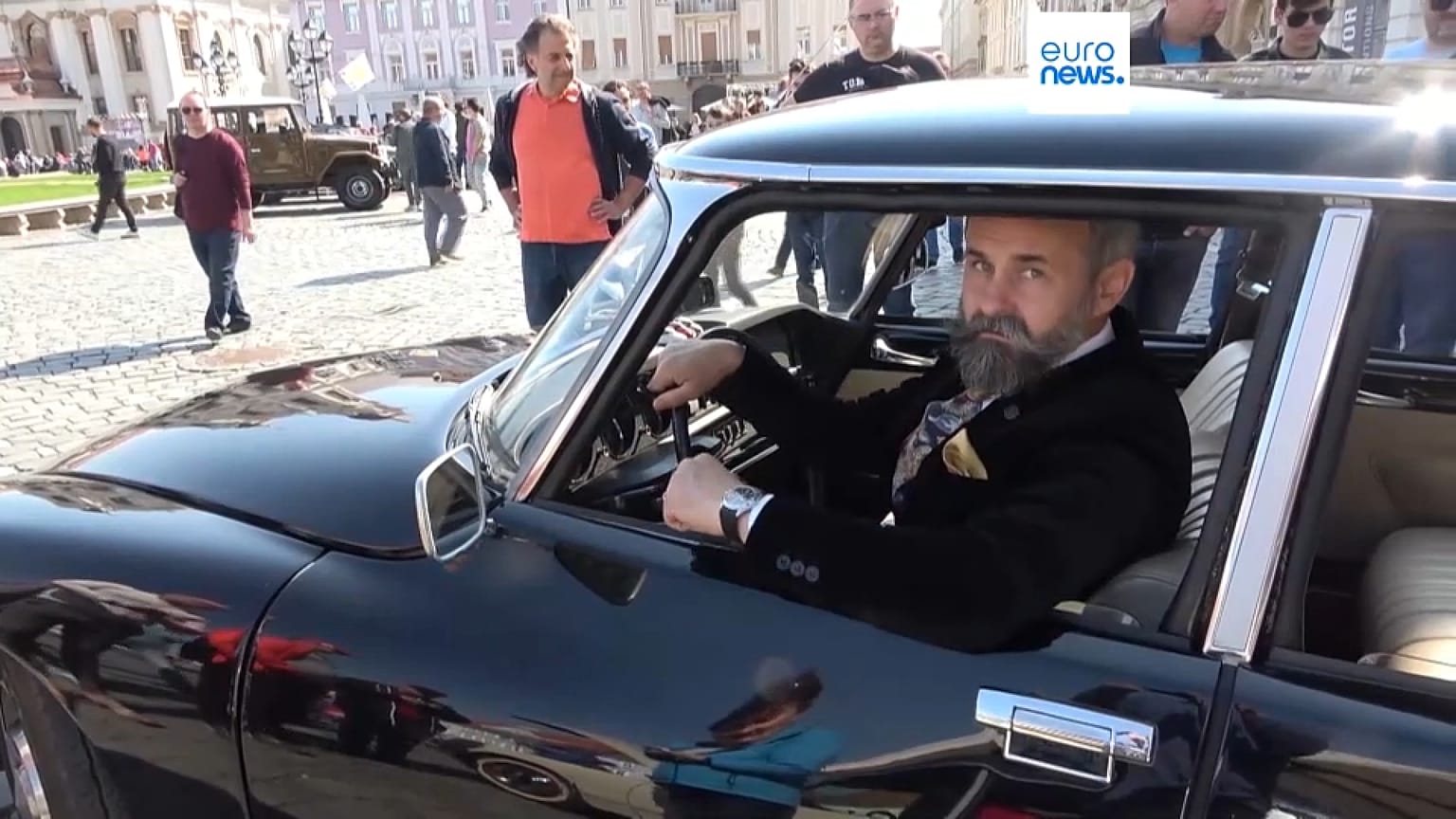 Владелец ретро-автомобиля