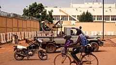 Burkina Faso: Ülkenin askeri üniformasını giyen saldırganlar 60 kişiyi öldürdü