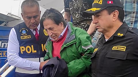Former President Alejandro Toledo upon his arrival, extradited from the United States, to an airport in Lima