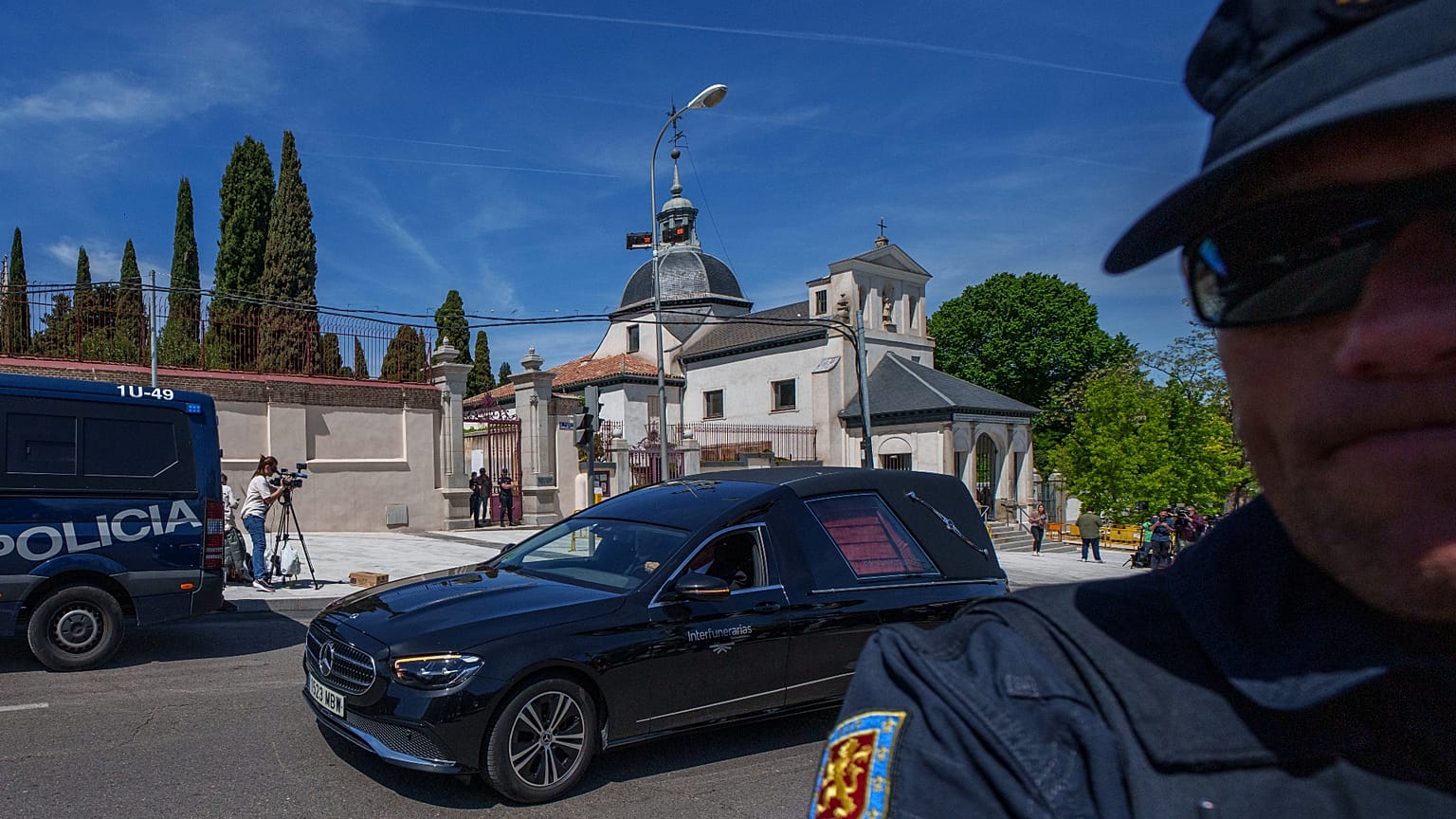 Le cercueil de Jose Antonio Primo de Rivera, fondateur du parti fasciste espagnol, la Phalange, transporté au cimetière de San Isidro le lundi 24 avril 2023.