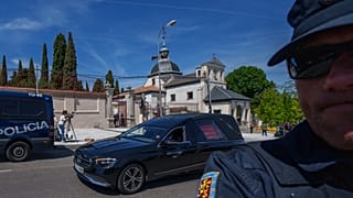 Le cercueil de Jose Antonio Primo de Rivera, fondateur du parti fasciste espagnol, la Phalange, transporté au cimetière de San Isidro le lundi 24 avril 2023.