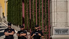 Полиция у кладбища Сан-Исидро, Мадрид 