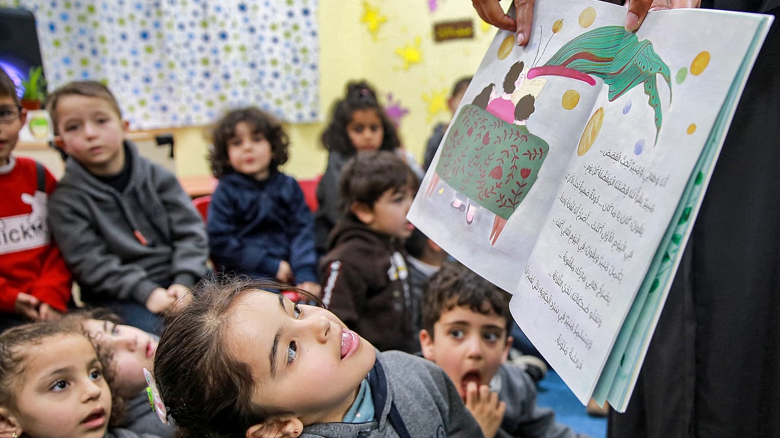أطفال في مدرسة في عمان