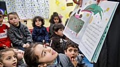 أطفال في مدرسة في عمان