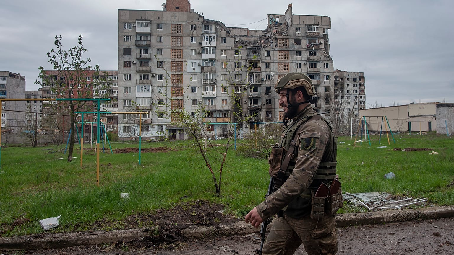 Ukrainian soldiers in Bakhmut