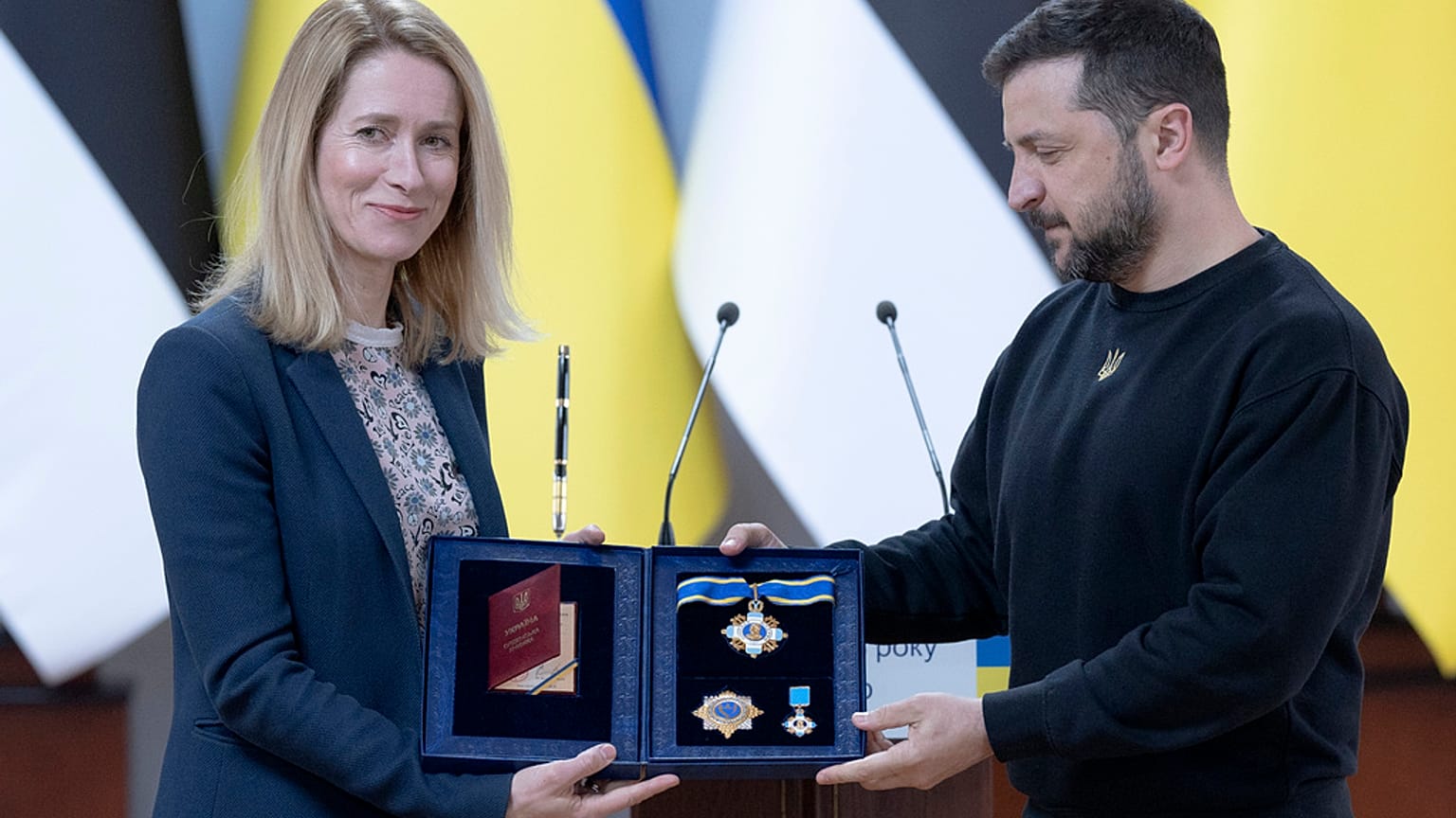 Volodimir Zelenszkij ukrán elnök és Kaja Kallas észt miniszterelnök munkatalálkozójukon az ukrajnai Zsitomírban 2023. április 24-én