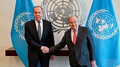 Birleşmiş Milletler (BM) Genel Sekreteri Antonio Guterres ve Rusya Dışişleri Bakanı Sergey Lavrov (solda)