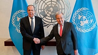 Birleşmiş Milletler (BM) Genel Sekreteri Antonio Guterres ve Rusya Dışişleri Bakanı Sergey Lavrov (solda)