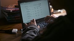 La peligrosa relación de los menores con el mundo de la 'piratería informática'