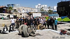 Οι εθελοντές μετά τον καθαρισμό του βυθού