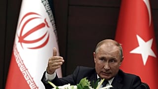  دو پرچم ایران و ترکیه در پشت سر ولادیمیر پوتین؛