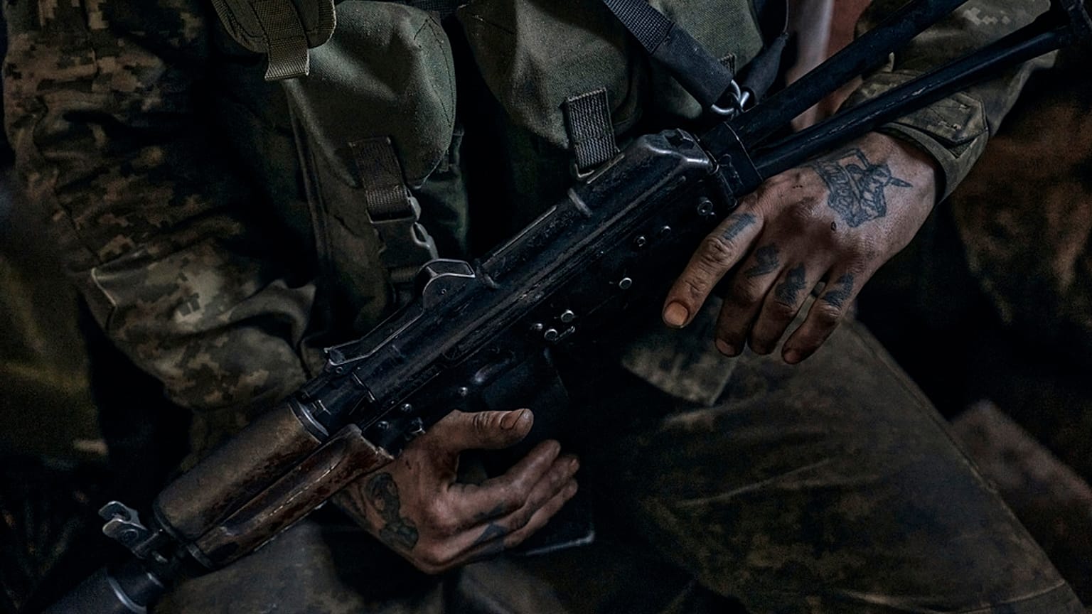 Soldat der Ukraine im Einsatz in der Region Donezk