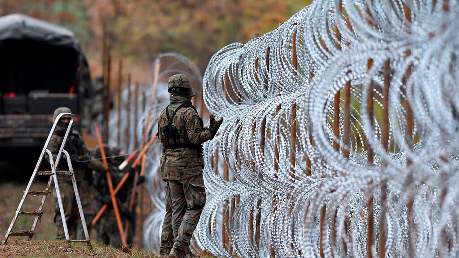 Lituania levantó una valla de 4 metros a lo largo de unos 550 kilómetros de frontera con Bielorrusia