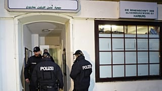 Archív fotó: házkutatás egy hamburgi mecsetben