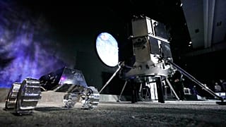 Los modelos del módulo de aterrizaje y del vehículo de exploración lunar del programa privado de exploración lunar HAKUTO-R.