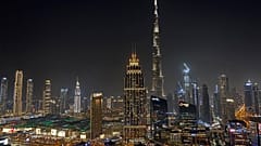 برج خليفة ومنطقة الخليج التجاري في دبي، الإمارات العربية المتحدة