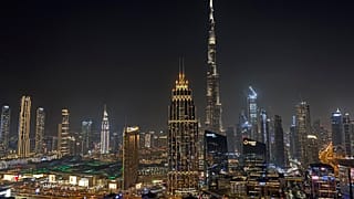 برج خليفة ومنطقة الخليج التجاري في دبي، الإمارات العربية المتحدة